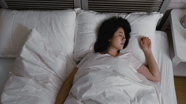 The number one factor affecting aging Experts say that sleeping without doing anything will make you age faster