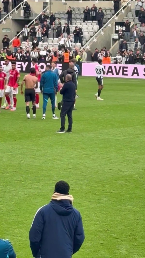 Empty nest elderly 😭Ao Bo leads the team to draw 2 and lose 5 games in 7 games, applauding alone after the game + not interacting with the players